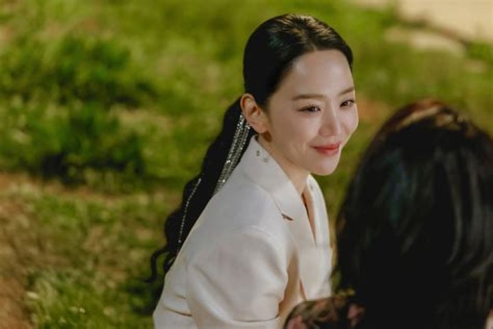Shin Hye Sun: Unveiling The Mystery Behind Her Love Life