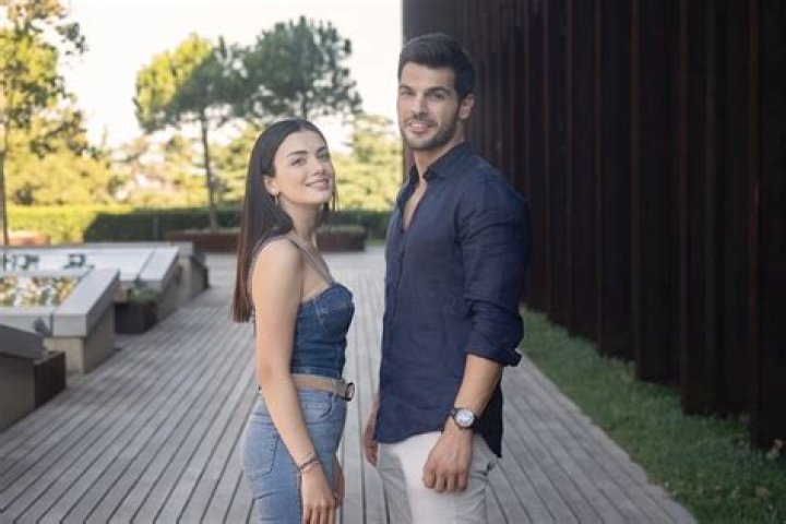 Tolga Mendi And Özge Yağız: A Journey Through Their Relationship